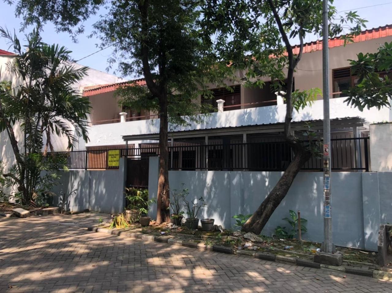 Oyo 90482 Rumah Oma Syariah Kupang  Экстерьер фото