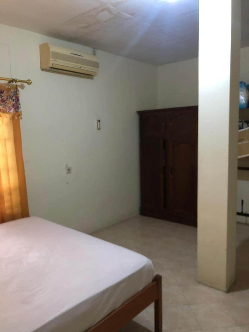 Oyo 90482 Rumah Oma Syariah Kupang  Экстерьер фото